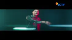 Bebe Rexha pernah berkolaborasi dengan sejumlah penyanyi internasional ternama. 