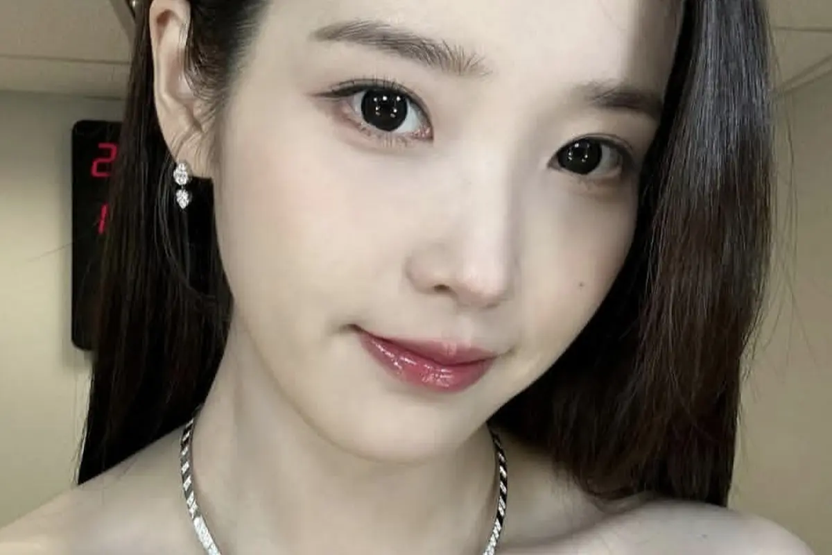 IU. (Instagram/ dlwlrma)
