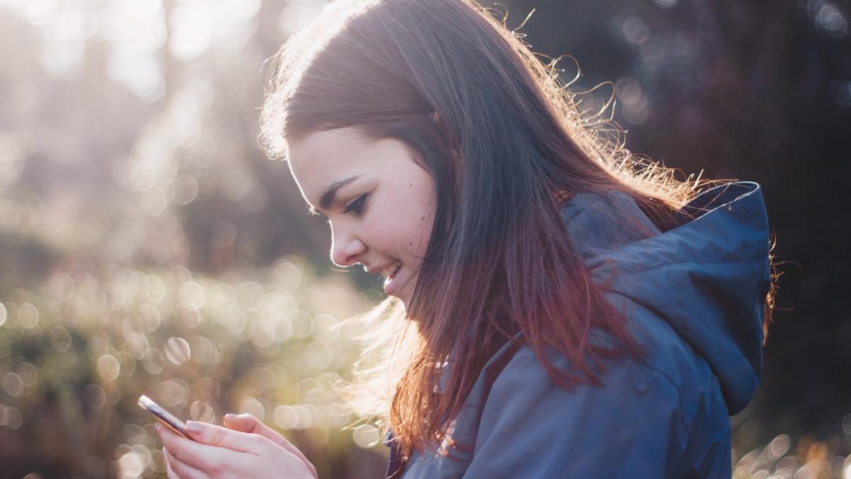 Gen Z Bisa Mengalami Infodemic Anxiety dan Doomscrolling Akibat Berita Akhir-Akhir Ini