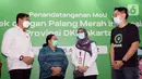 <p>(Ki-Ka) Ketua Bidang Kerja Sama dan Kemitraan Pengurus Provinsi PMI DKI Jakarta Arya Sandhiyudha, Direktur Hubungan Pemerintah dan Kebijakan Publik GoTo Shinto Nugroho, Kepala Unit Donor Darah PMI Provinsi DKI Jakarta Ni Ken Ritchie dan Head of Logistics Gojek Steven Halim berbincang usai penandatanganan Nota Kesepahaman antara Gojek dan PMI Provinsi DKI Jakarta, Senin (25/4/2022). (Liputan6.com/Fery Pradolo)</p>