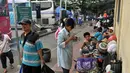 H-5 Lebaran, sejumlah pemudik memadati terminal Pulogadung, Jakarta, Rabu (23/7/14). (Liputan6.com/Panji Diksana)