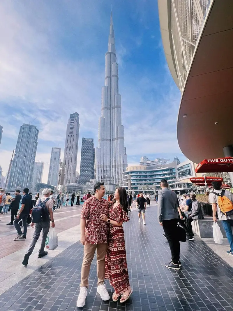 Main ke Burj Khalifa, Ini Potret Nex Carlos dan Istri Bulan Madu di Dubai