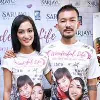 Setelah mendalami karakter peran ibu di film Wonderful Life, Atiqah Hasiholan ingin segera memiliki momongan. Begitu juga sang suami, yang menjadikan target segera menimang anak. (Adrian Putra/Bintang.com)