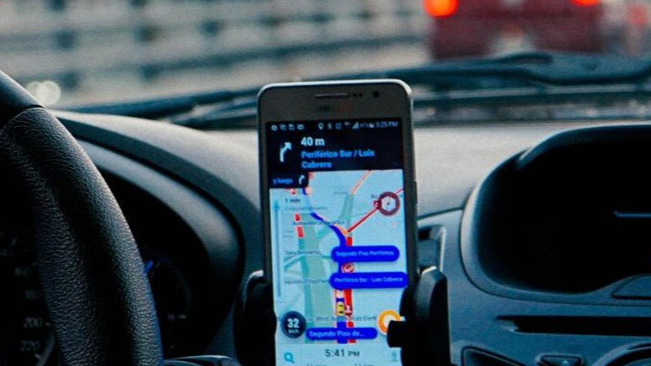 Handphone Harga Puluhan Juta Milik Penumpang Ketinggalan, Sosok Sopir Taksi Online ini Jadi Sorotan