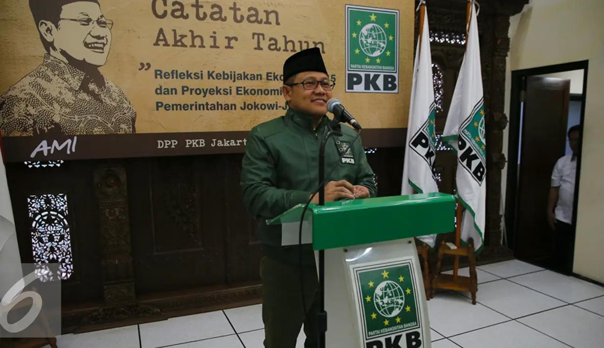 Ketua Umum PKB, Muhaimin Iskandar memberikan catatan akhir tahun di Kantor DPP PKB, Jakarta, (28/12). Dalam kesempatan itu PKB menyampaikan refleksi kebijakan ekonomi 2015 dan proyeksi ekonomi 2016 pemerintahan Jokowi-JK. (Liputan6.com/Faizal Fanani)