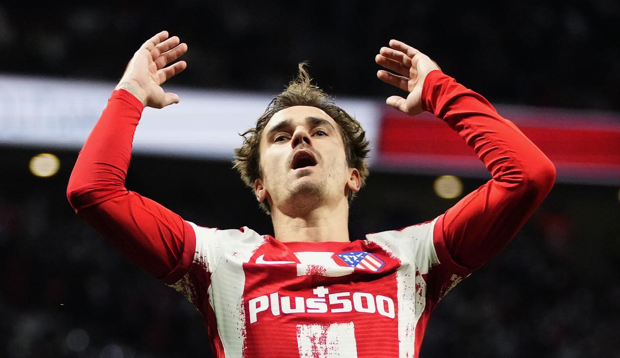 Antoine Griezmann. Striker berusia 30 tahun yang mulai musim ini dipinjamkan Barcelona ke Atletico Madrid ini total telah mencetak 226 gol bersama 3 klub sepanjang kariernya. Ia memulai debut pada 2009/2010 bersama Real Sociedad hingga akhirnya hijrah ke Atletico dan Barcelona. (AP/Manu Fernandez)