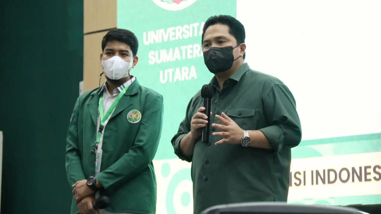 Menteri BUMN Erick Thohir dalam seminar 'Grand Design Menuju Generasi Emas 2045: Mengulas Visi Indonesia Maju Presiden Jokowi', di Gedung Auditorium USU, Medan, Minggu (9/1/2022). (Dok BUMN)