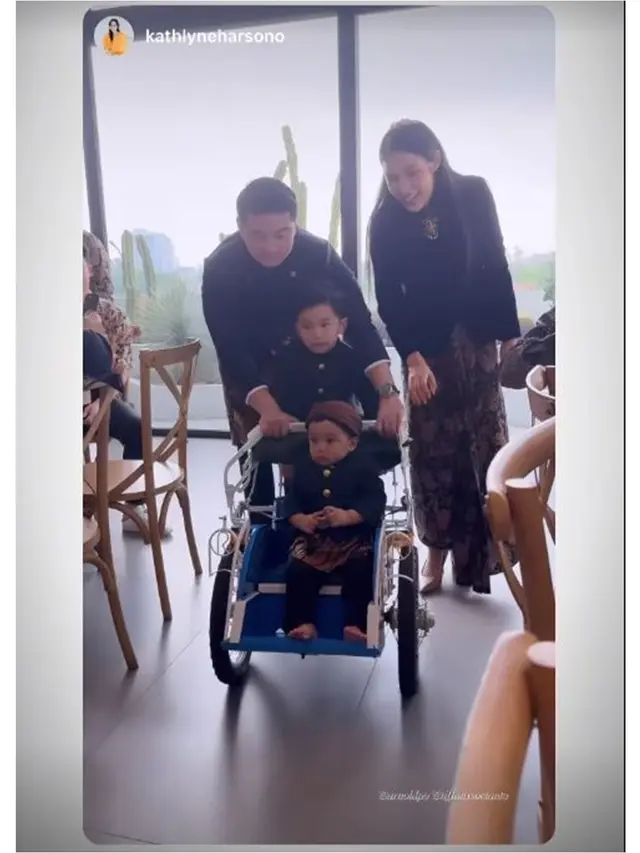 6 Potret Ultah Anak Chef Arnold Bertema Adat Jawa, Reynold Poernomo Hadir