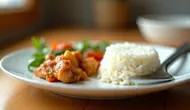 Ciri Orang yang Suka Makan Nasi Duluan Baru Lauk Menurut Psikologi