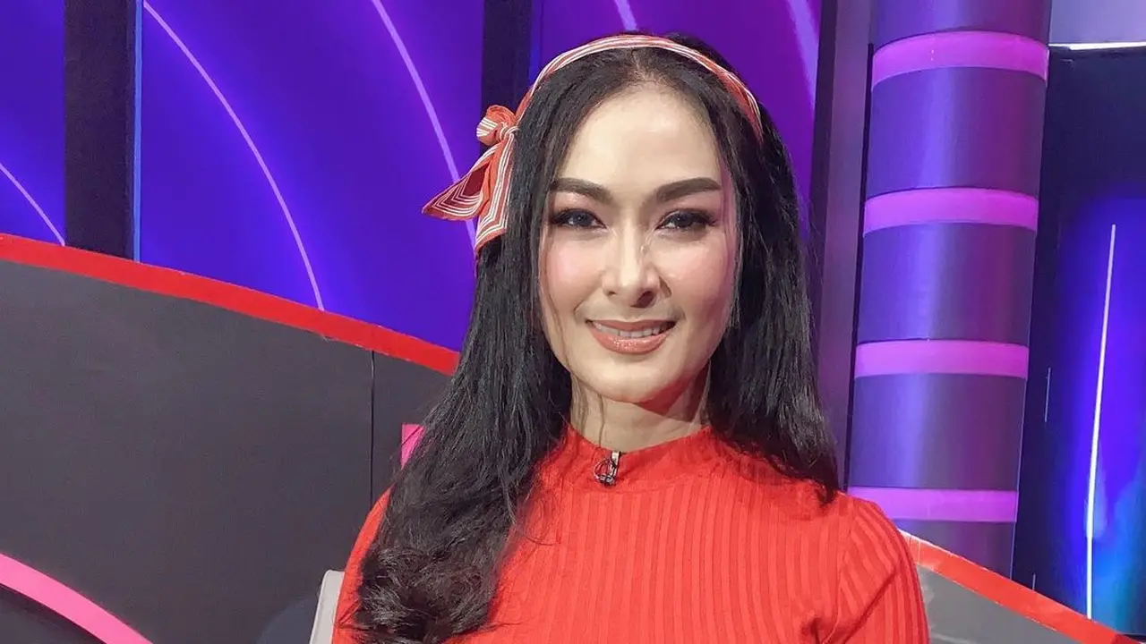 Iis Dahlia. (Foto: Instagram @isdadahlia)