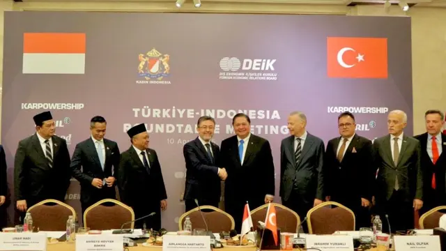 Menteri Koordinator Bidang Perekonomian Airlangga Hartarto mewakili Presiden Republik Indonesia memberi sambutan utama pada Turkiye-Indonesia CEO Roundtable Meeting. (Foto: ekon.go.id)
