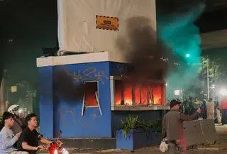 Pos Polisi di Bawah Flyover Slipi Dibakar (Foto: Ady Anugrahadi/Liputan6.com)