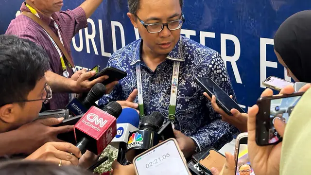 Staf Ahli Menteri PUPR Bidang Teknologi, Industri, dan Lingkungan sekaligus Juru Bicara Kementerian PUPR Endra S. Atmawidjaja saat ditemui media, Kamis (23/5/2024). (Liputan6/Benedikta Miranti)