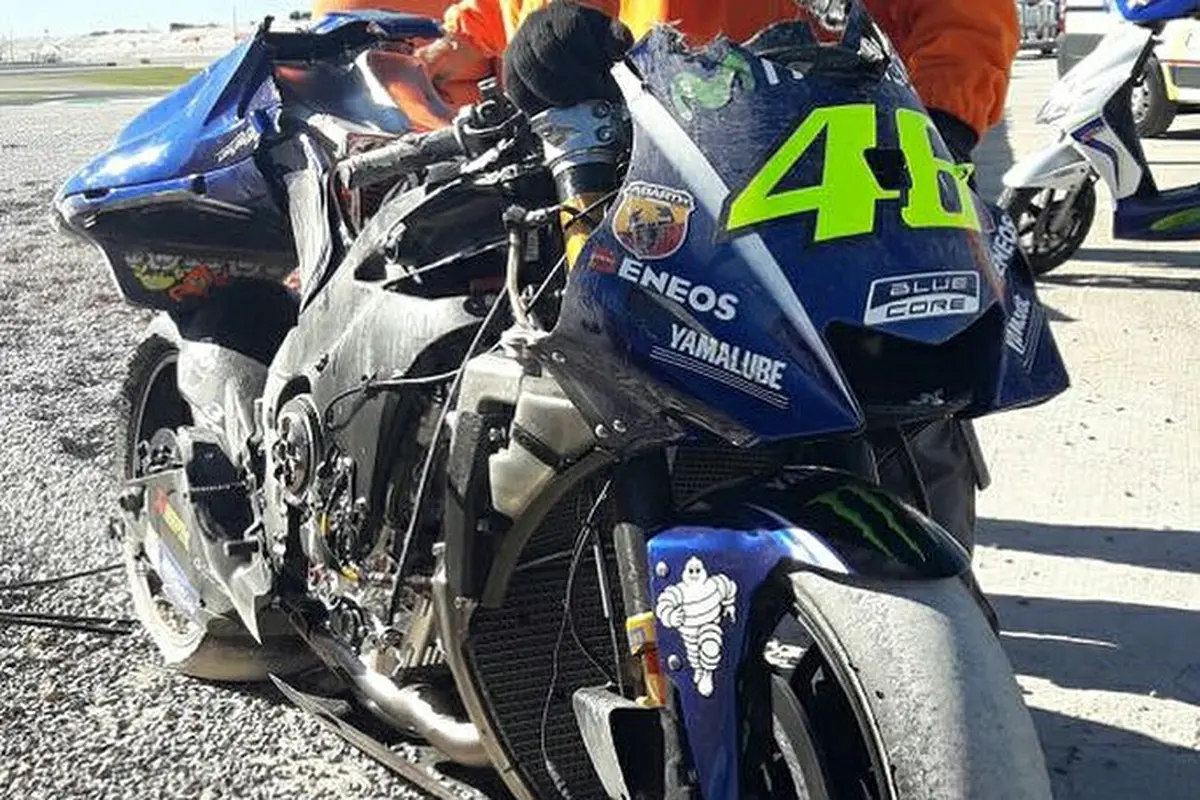 Yamaha YZR-M1 Valentino Rossi Hancur (Foto: Instagram MotoGP)