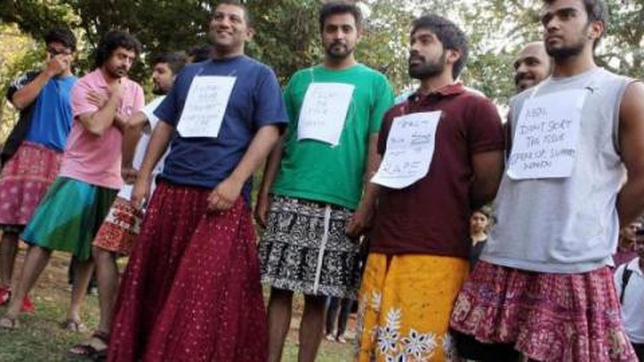 Protes pemerkosaan, lelaki India demo pakai rok