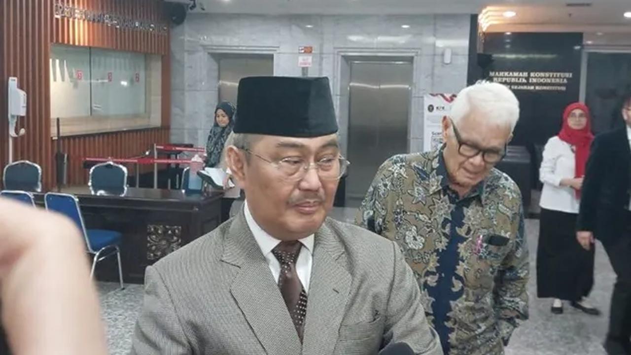 Majelis Kehormatan Mahkamah Konstitusi (MKMK) akan menggelar sidang dugaan pelanggaran kode etik sembilan hakim konstitusi terkait putusan syarat usia capres cawapres mulai Selasa (31/10) besok.<br>