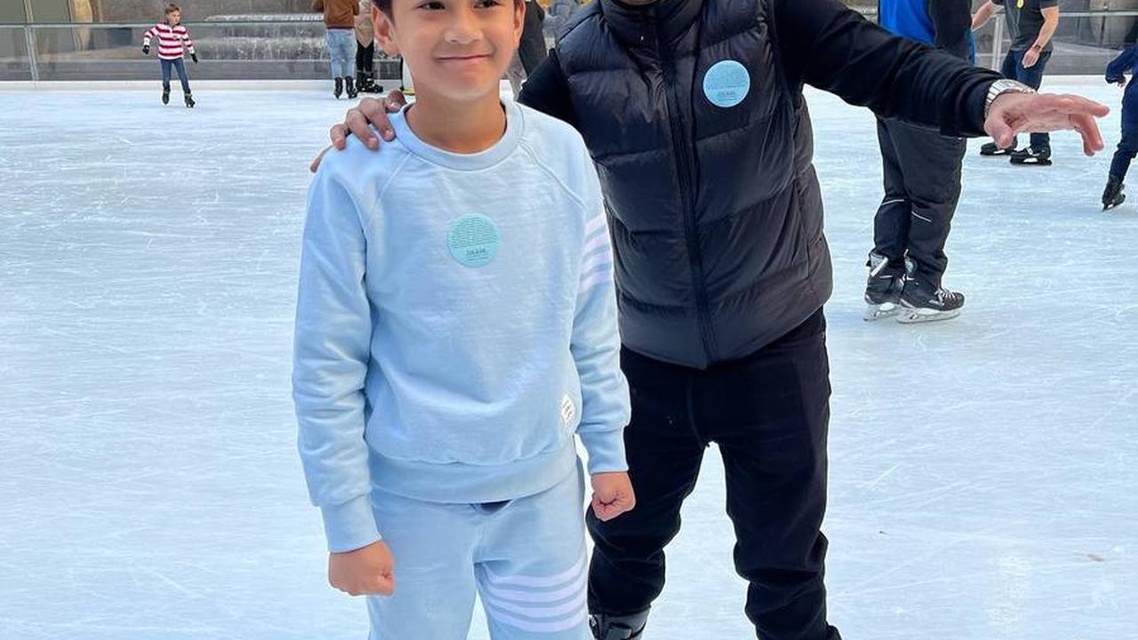 Bahkan Rafathar, yang biasanya dingin, menunjukkan sisi lebih hangatnya saat bermain bersama Fadil Jaidi, menciptakan momen keakraban yang unik.