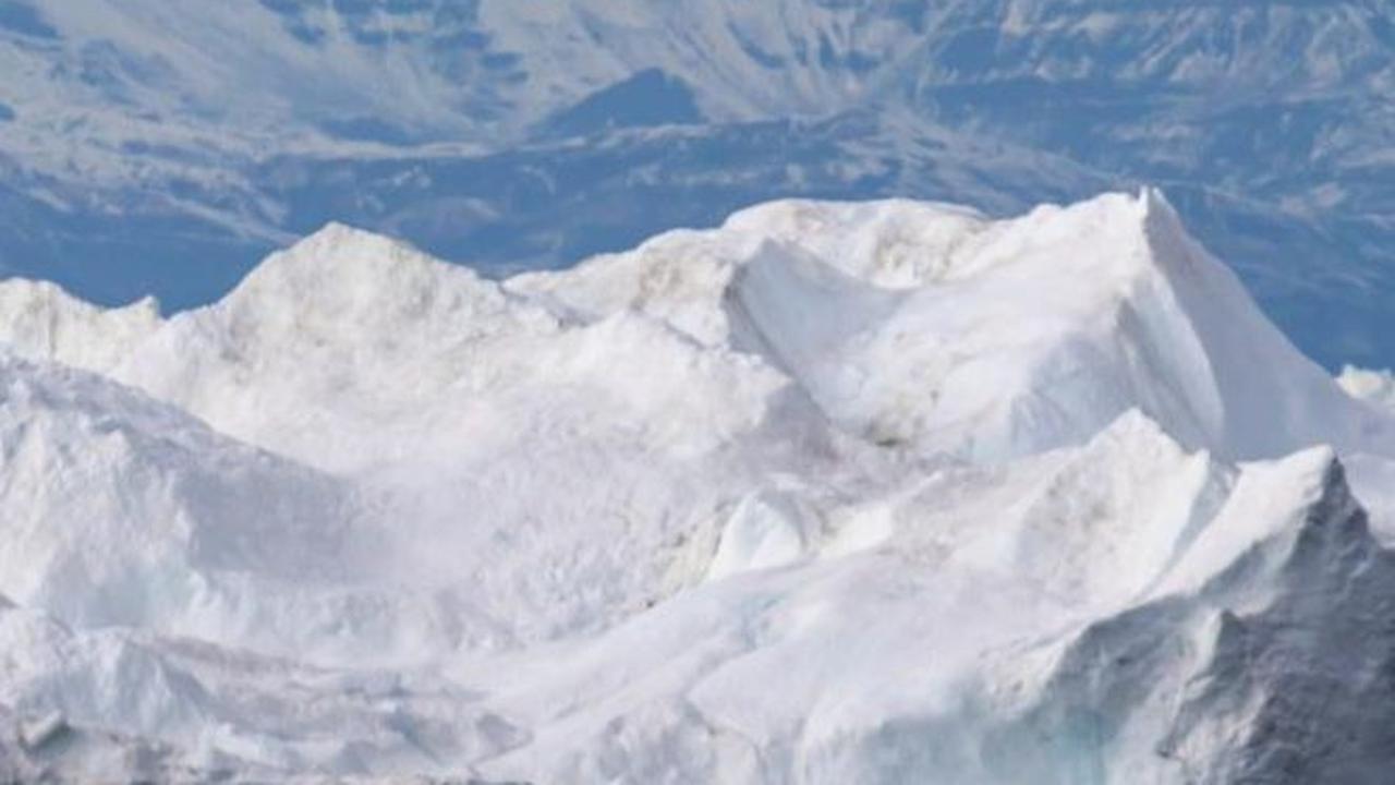 Alasan lainnya yakni air dan tanah di Islandia mengandung komposisi kimia yang tidak menguntungkan bagi nyamuk. Selain itu, ada juga faktor pemanasan global yang terus menerus menjadi penyebab perubahan iklim di Islandia.