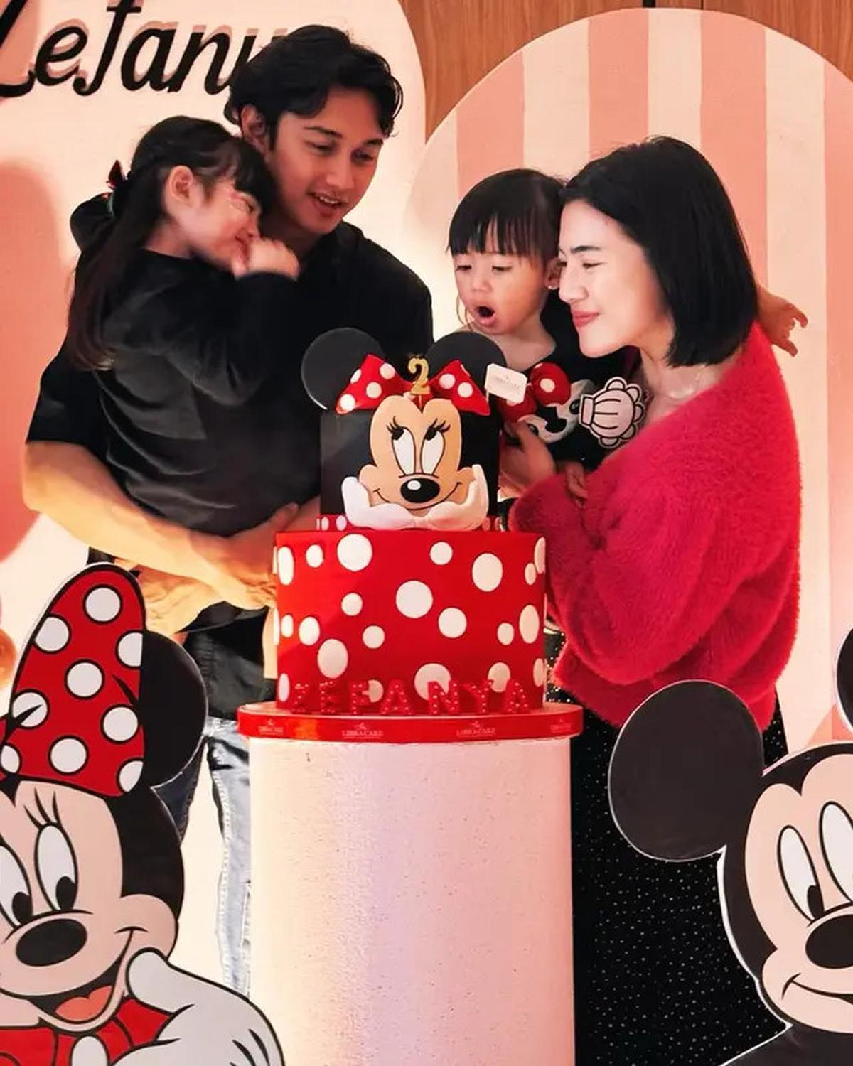 Potret Tampilan Hito Caesar dan Felicya Angelista, Rayakan Ulanag Tahun Anak Kedua dengan Tema Minnie &amp; Mickey Mouse