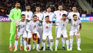 Timnas sepak bola Iran berpose untuk foto bersama sebelum pertandingan kualifikasi Piala Dunia FIFA 2026 zona Asia Grup A antara Iran dan Uzbekistan, pada 25 Maret 2025 di Teheran. (AFP)