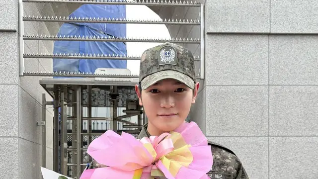 memperlihatkanTaeyong Nct menyelsaikan wamil dengan rasa bahagia.(dok.soompi)