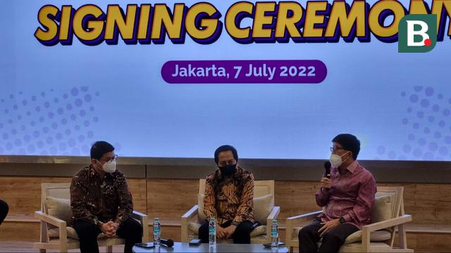 CEO MyRepublic Timotius Sulaiman, Direktur Utama PT Smartfren Telecom Merza Fachys dan CEO Vidio Sutanto Hartono
