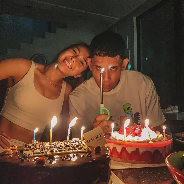 Momen Ulang Tahun Ganindra Bimo yang Ke-34, Dirayakan Berdua Dengan Istri. (Sumber: Instagram/andreadianbimo)