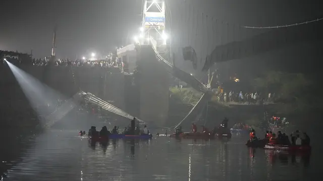 Jembatan Gantung Ambruk di India, Puluhan Orang Tewas
