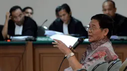 Saat persidangan, Ahmad Mubarok membantah dirinya mengetahui ada posko pemenangan Anas Urbaningrum saat mencalonkan sebagai Ketua Umum Partai Demokrat 2010 lalu. (14/7/14) (Liputan6.com/Faisal R Syam)