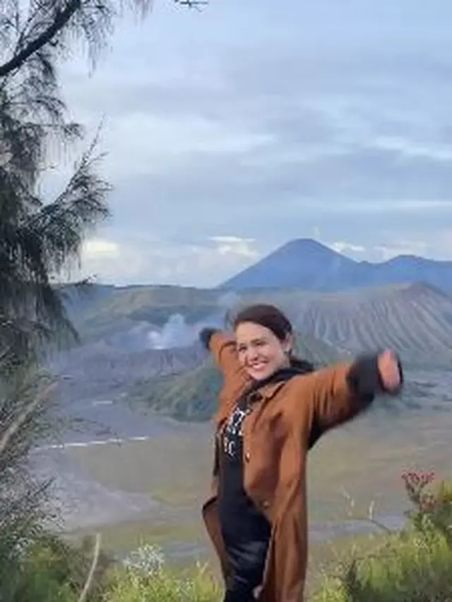 6 Potret Michelle Ziudith Syuting Sambil Liburan di Bromo, Seru Naik Motor Trail