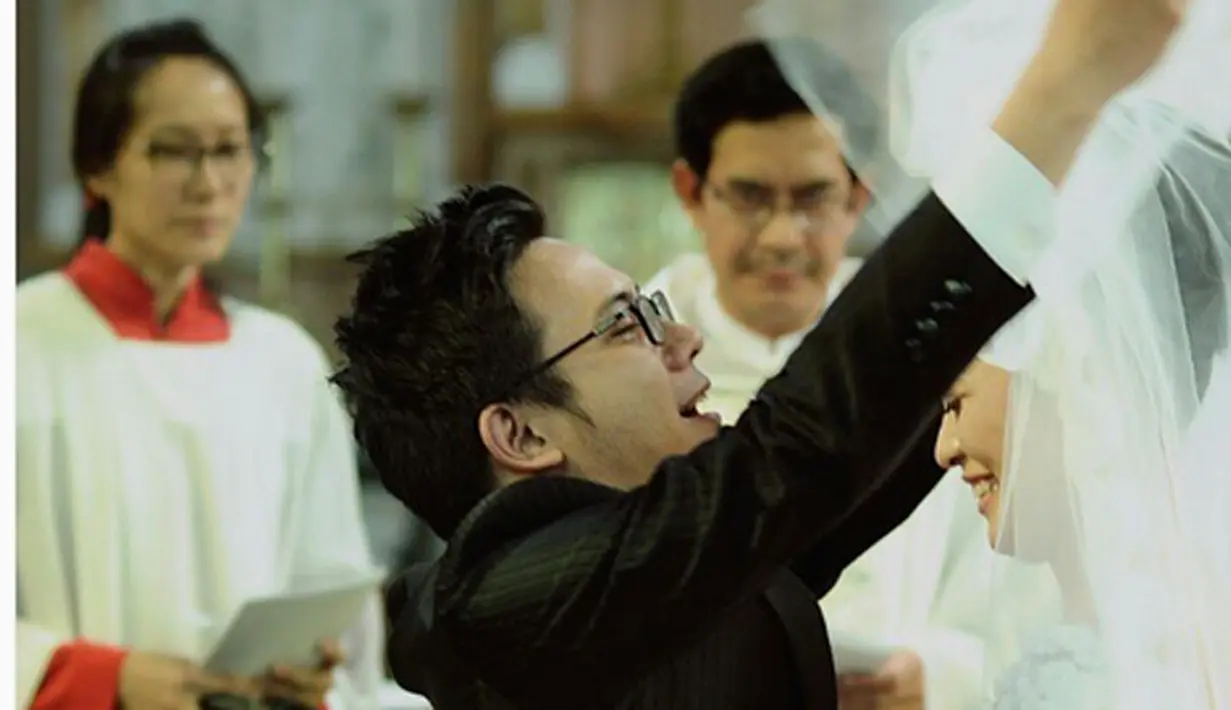 Belum dua tahun pasangan ini menikah, pasangan yang jarang diterpa gosip ini tiba-tiba mengejutkan nitizen melalui akun instagram bernama dorvel_dave yang diduga milik David Noah. (Instagram/graciaz14)