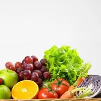 Berbagai jenis buah dan sayur dalam sebuah keranjang (Foto Dok: Freepik/EyeEm).