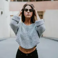 Begini lho cara tampil memukau dengan cropped sweater kamu! (Sumber Foto: instagram.com/vintage93_)