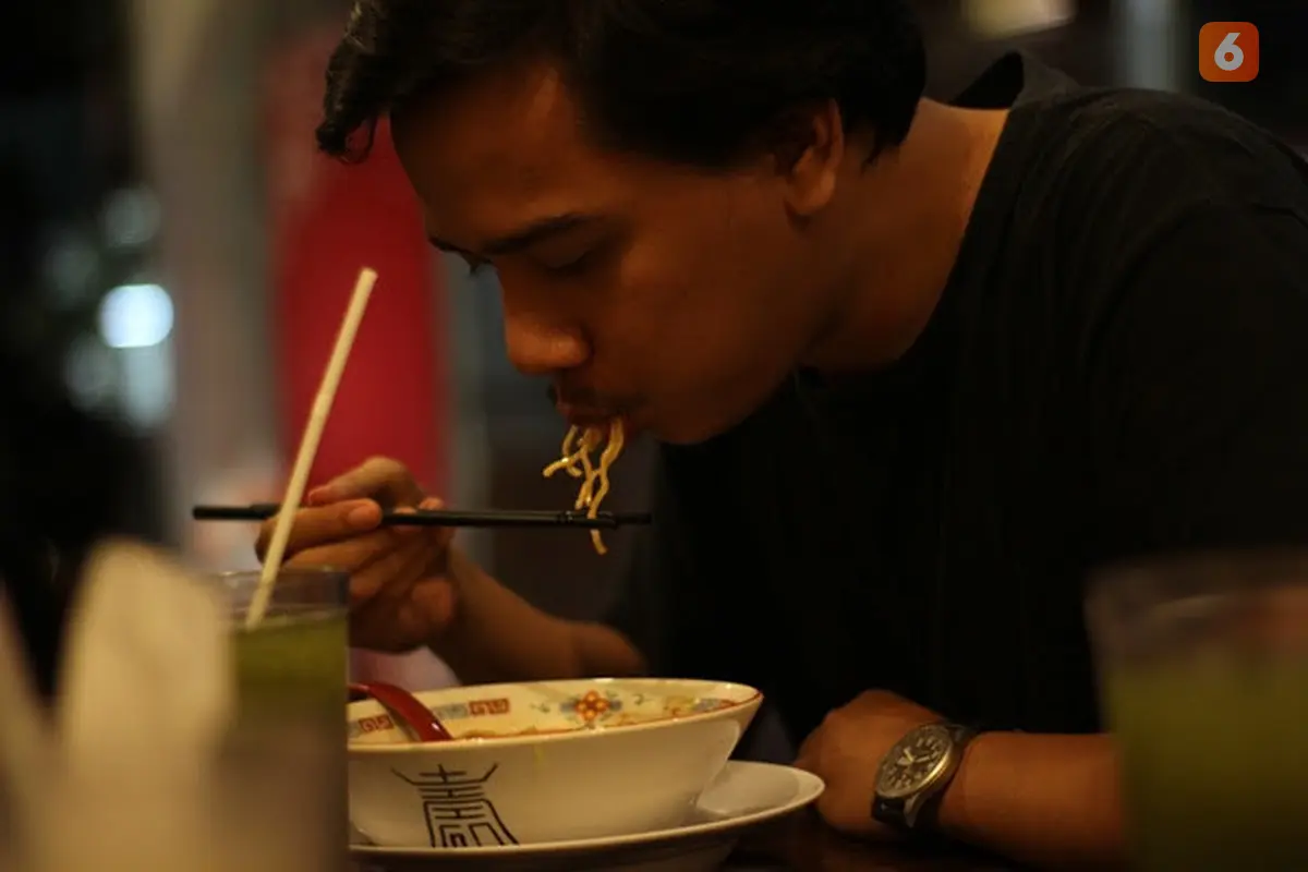 Ilustrasi Ramen, Makan Ramen, Ramen Korea, Mi Ramen oleh Aditya Eka Prawira