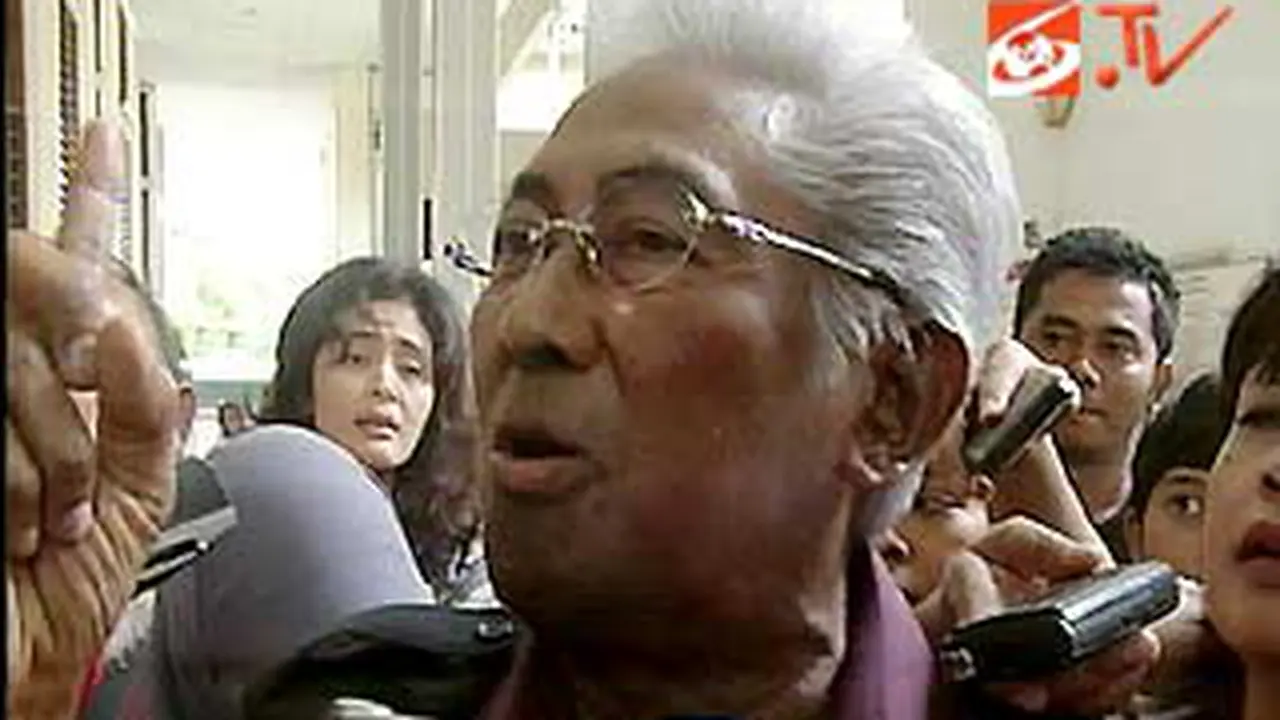 101115bgayus-pengacara.jpg