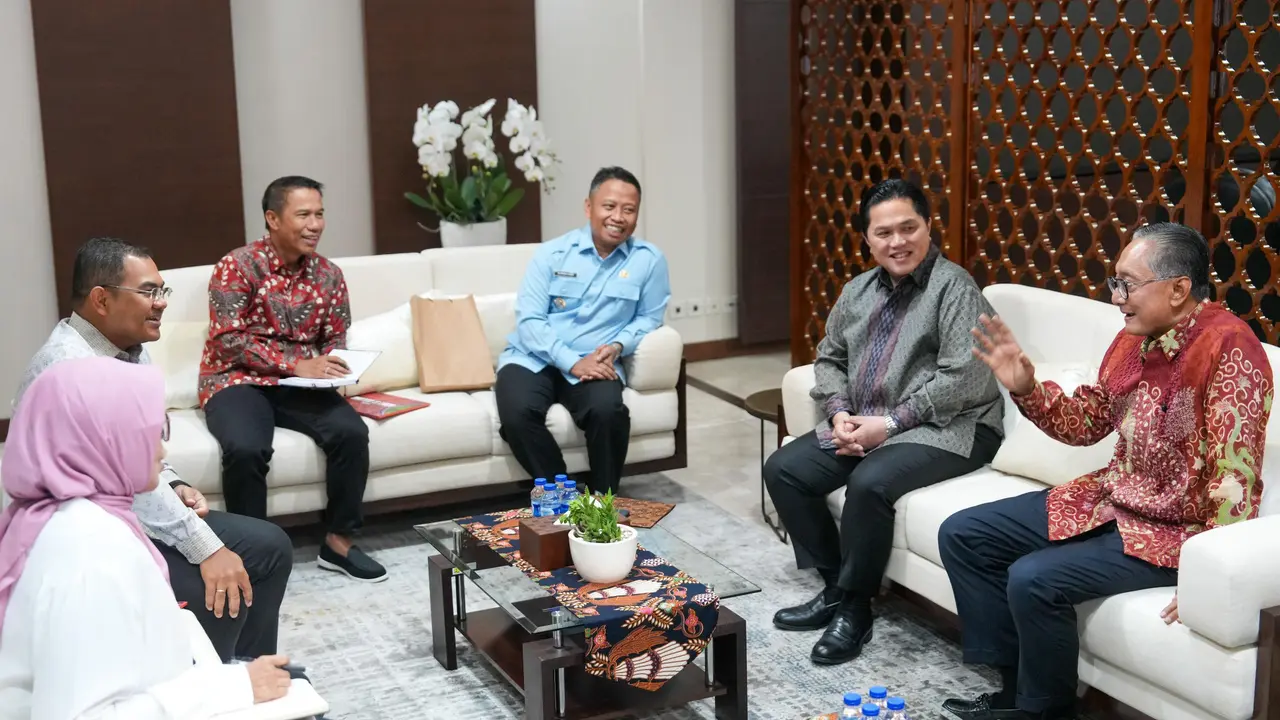 Wali Kota Depok, Supian Suri (ketiga dari kanan) saat menemui Menteri BUMN dan Menteri PU membahas sejumlah pembangunan di Kota Depok (Istimewa)