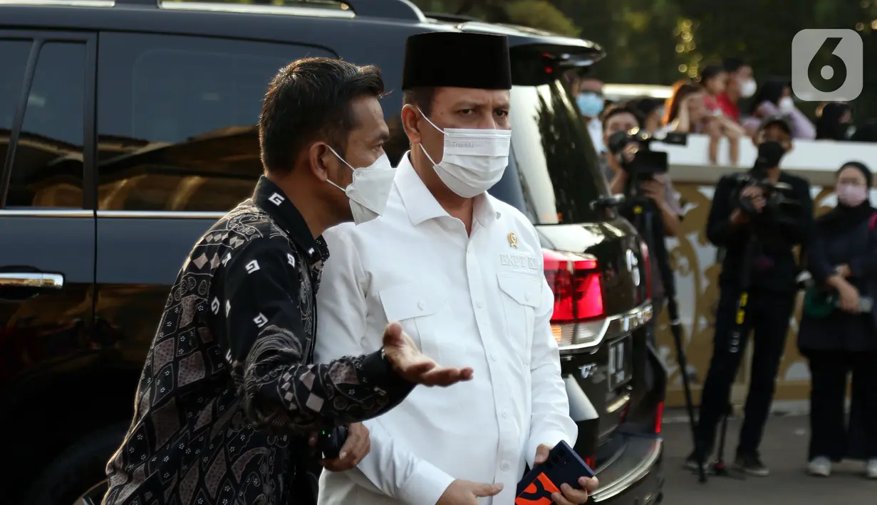 Kepala Badan Nasional Penanggulangan Terorisme (BNPT), Boy Rafli Amar saat tiba untuk menghadiri pemakaman Menpan RB, Tjahjo Kumolo di Taman Makam Pahlawan Nasional, Kalibata, Jakarta, Jumat (1/7/2022). Menpan RB Tjahjo Kumolo meninggal dunia pada Jumat (1/7) sekitar pukul 11.10 WIB. (Liputan6.com/Helmi Fithriansyah)