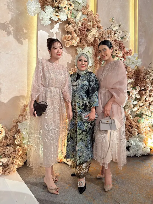 Potret Alika Islamadina Jadi Bridesmaid di Pernikahan Elma (credit: instagram/alikaislamadina)