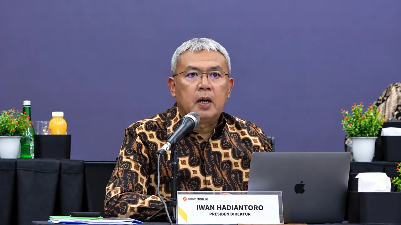 Presiden Direktur PT United Tractors Tbk (UNTR), Iwan Hadiantoro  dalam Public Expose yang digelar secara daring, Senin (7/9/2026). (Liputan6.com/Arief)