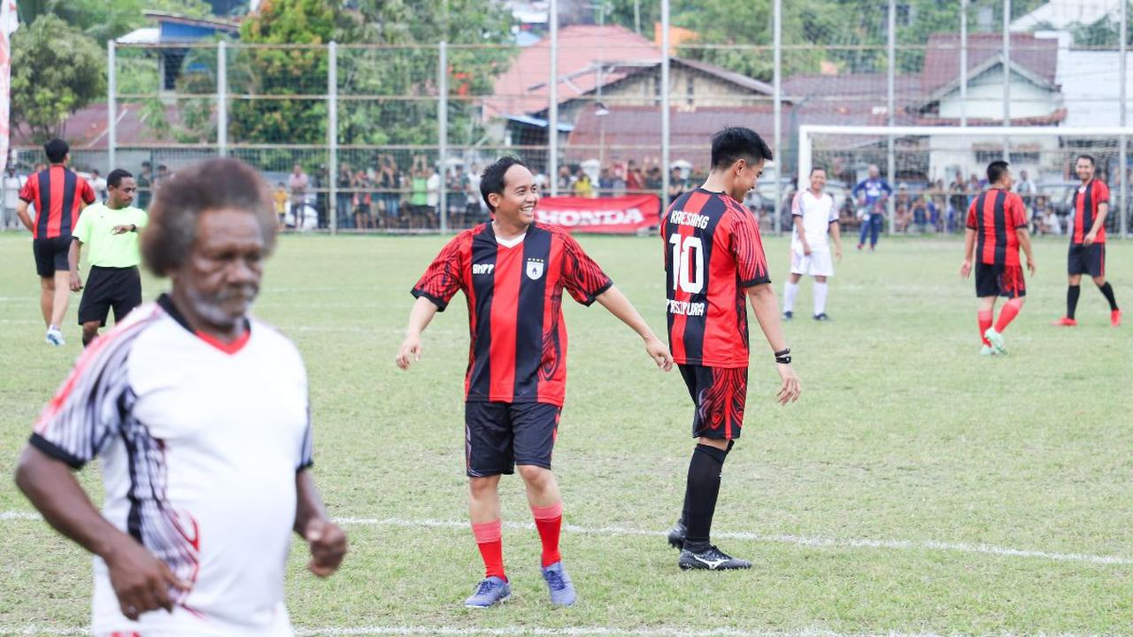 Soal apakah ingin berinventarisasi di Persipura Jayapura, Kaesang tak menjawab gamblang.<br>