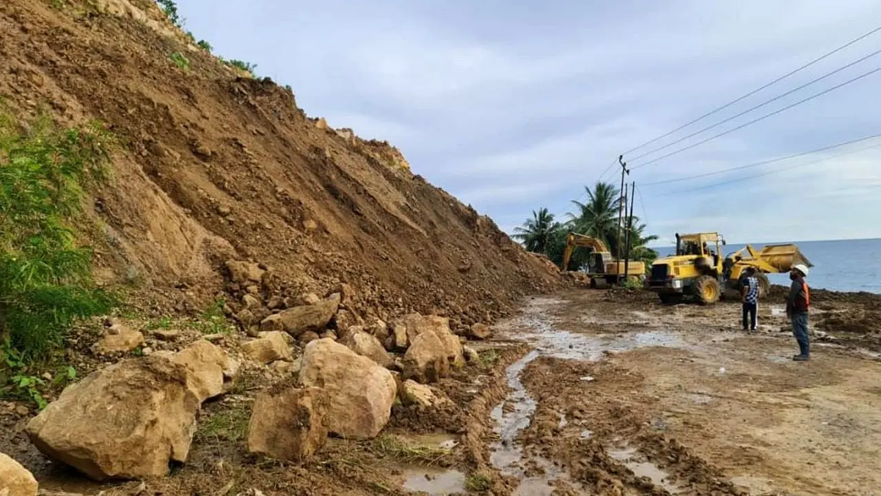 Longsor yang terjadi di sejumlah titik di jalur Trans Sulawesi, diakibatkan tingginya curah hujan yang mengguyur kawasan itu sejak Kamis (27/10/2022). (Dok Kementerian PUPR)