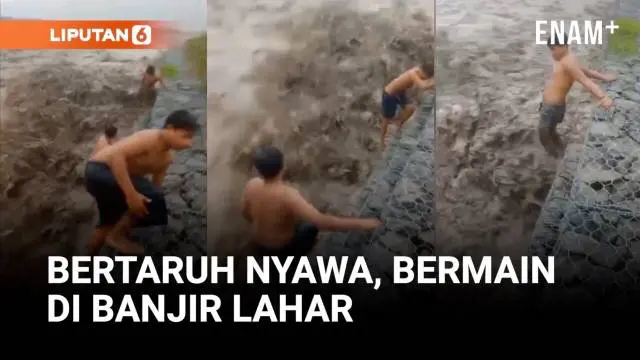 Aksi Nekat Tiga Pemuda Bermain di Banjir Lahar Semeru