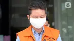 Legal Manager PT Duta Palma Group, Suheri Terta usai menjalani pemeriksaan penyidik di Gedung KPK, Jakarta, Kamis (23/4/2020). Suheri diperiksa untuk pengembangan dalam kasus suap pengajuan revisi alih fungsi hutan menjadi lahan sawit milik PT Duta Palma di Riau pada 2014. (merdeka.com/Dwi Narwoko)