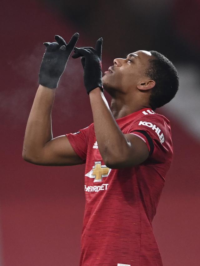 Gol Penalti Bruno Fernandes Menangkan MU Atas Aston Villa