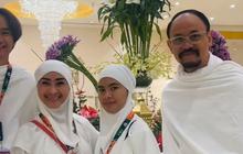 Menangis di Depan Makam Rasulullah, 7 Potret Momen Iis Dahlia dan Keluarga Besar Umrah di Bulan Ramadan