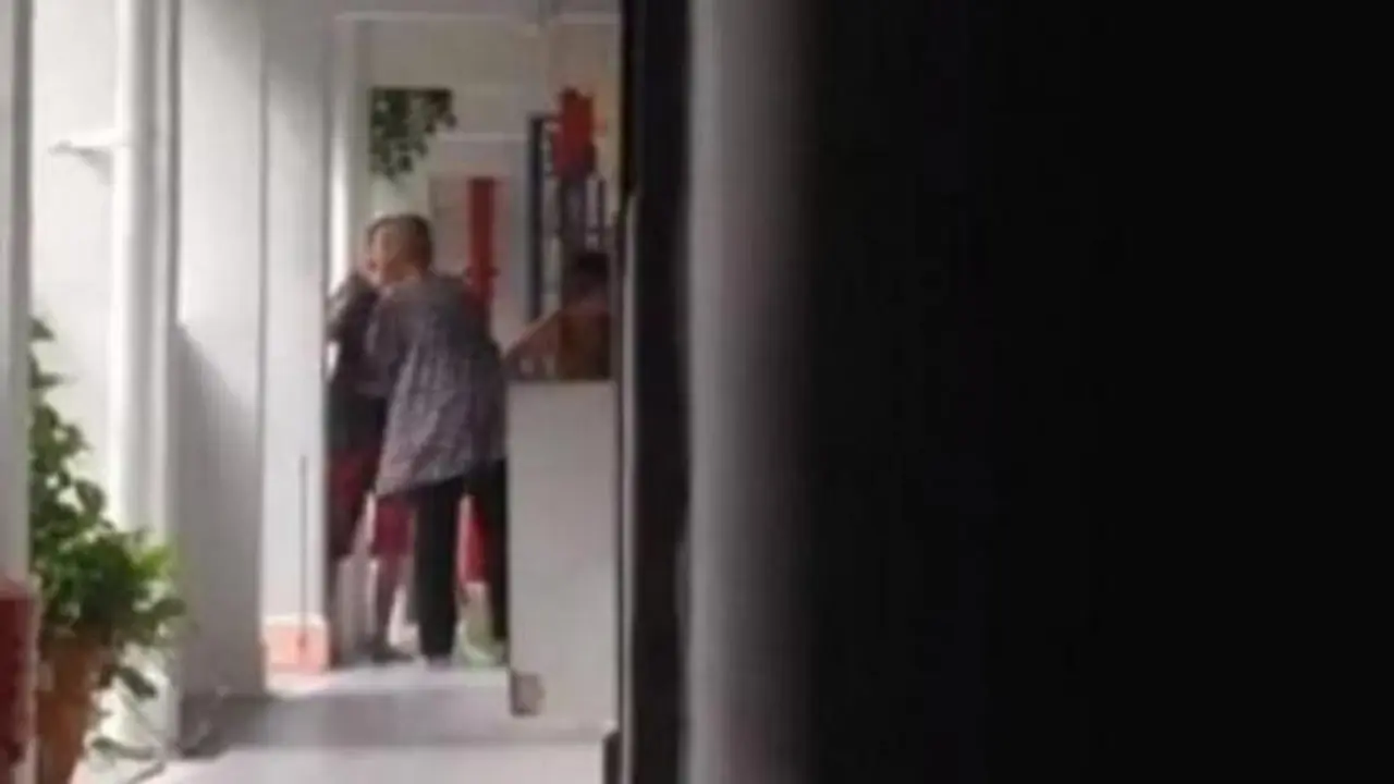 Seorang Anak di Singapura Tega Tampar Ibu Kandungnya