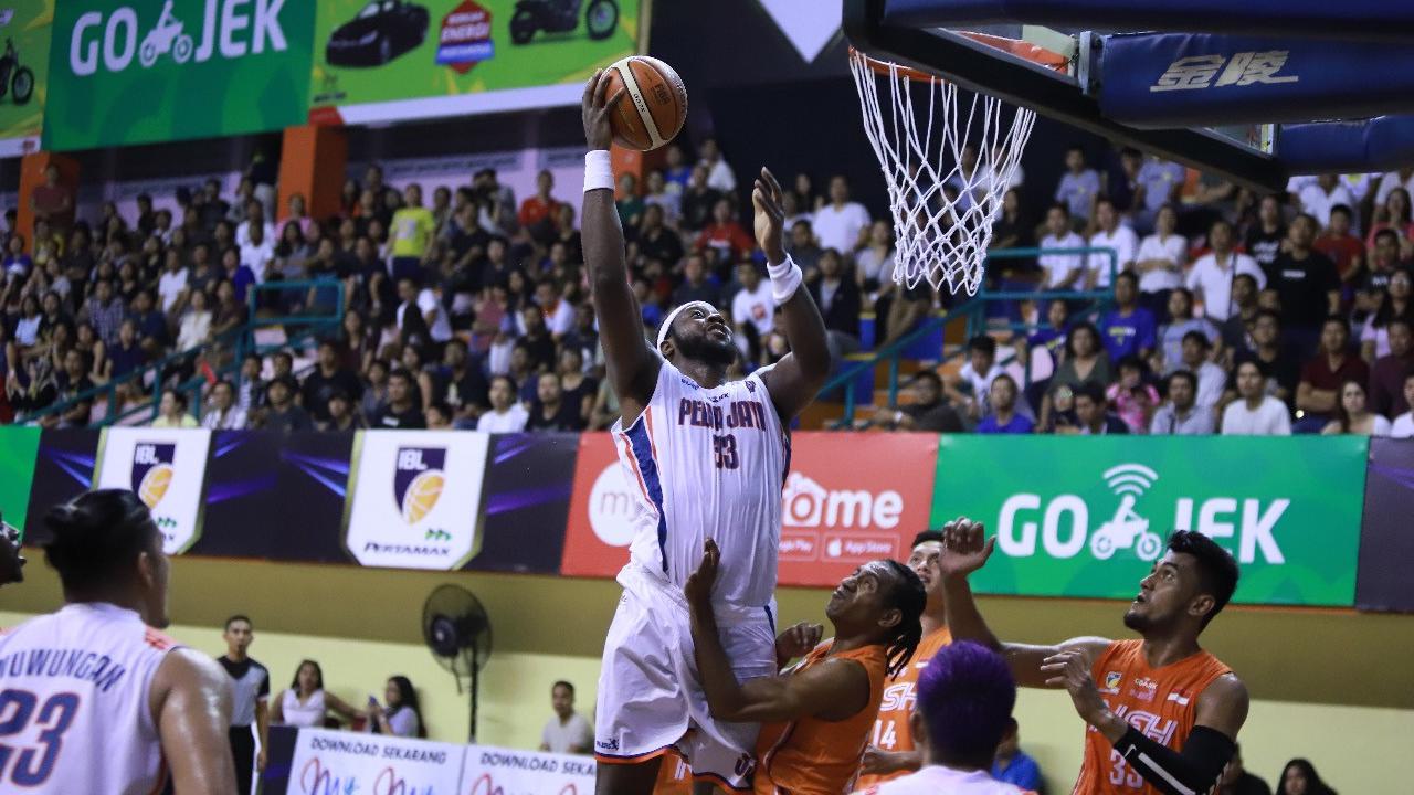 Pelita Jaya Menang Besar