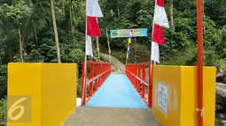 Jembatan Asa SCTV ke-9 di Desa Gunung Luhur Kecamatan, Cilongok, Kabupaten Banyumas, Jawa Tengah, Minggu (3/4/2016). Peresmian dilakukan pada Minggu 3 April 2016 oleh GM Planning Schedulling and Research Development SCTV, Doni Arianto. (Liputan6.com)