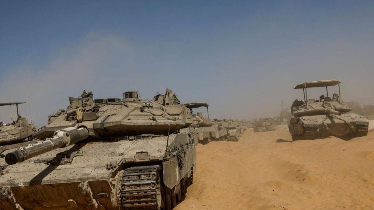 Sebelumnya, militer Israel telah mengumumkan evakuasi paksa besar-besaran terhadap 100.000 orang dari bagian timur Rafah. Foto: REUTERS / Amir Cohen<br>