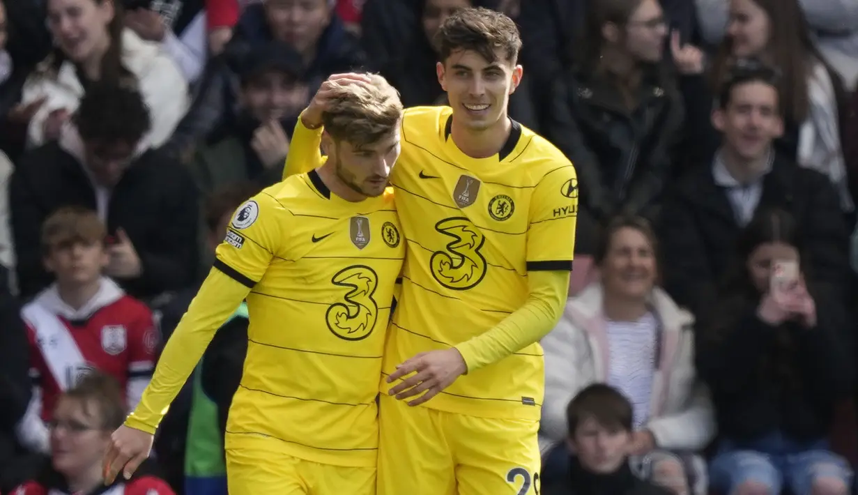 Werner kembali berkontribusi atas gol keempat Chelsea. Ia berhasil melepaskan tembakan namun berhasil dipatahkan Forster. Bola muntahannya kemudian jatuh ke kaki Kai Havertz dan tanpa kesulitan gelandang Jerman tersebut membobol gawang tuan rumah. (AP/Frank Augstein)